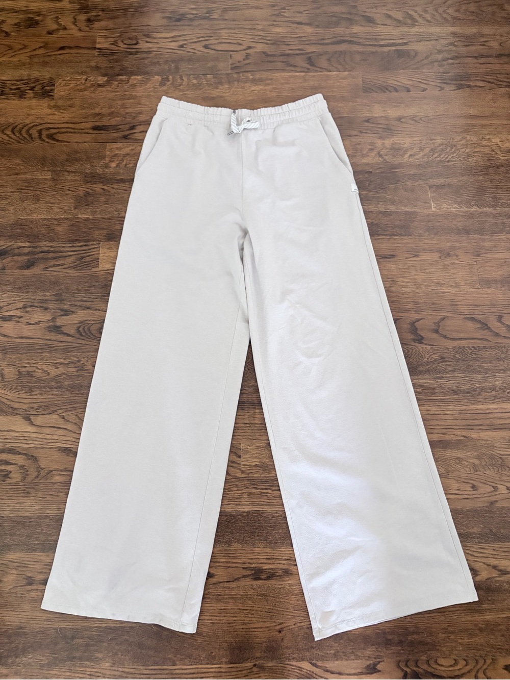 Vuori Women’s Cream Wide-Leg Drawstring Sweatpants